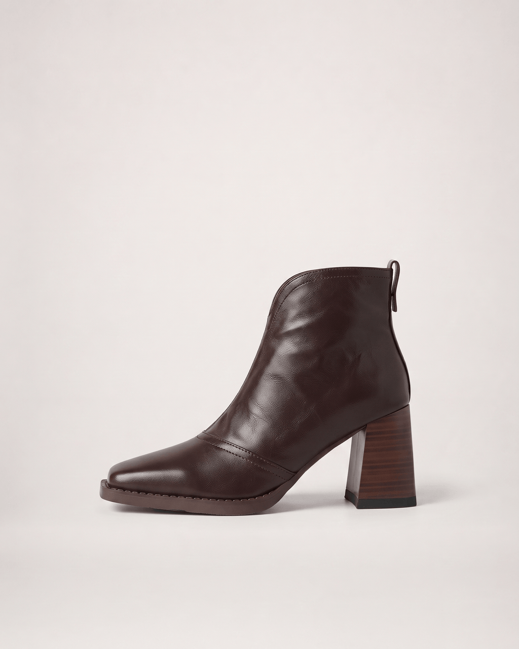 Dark Brown women’s boot in an outer three-quarter view