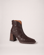 Dark Brown women’s boot in a complementary three-quarter view