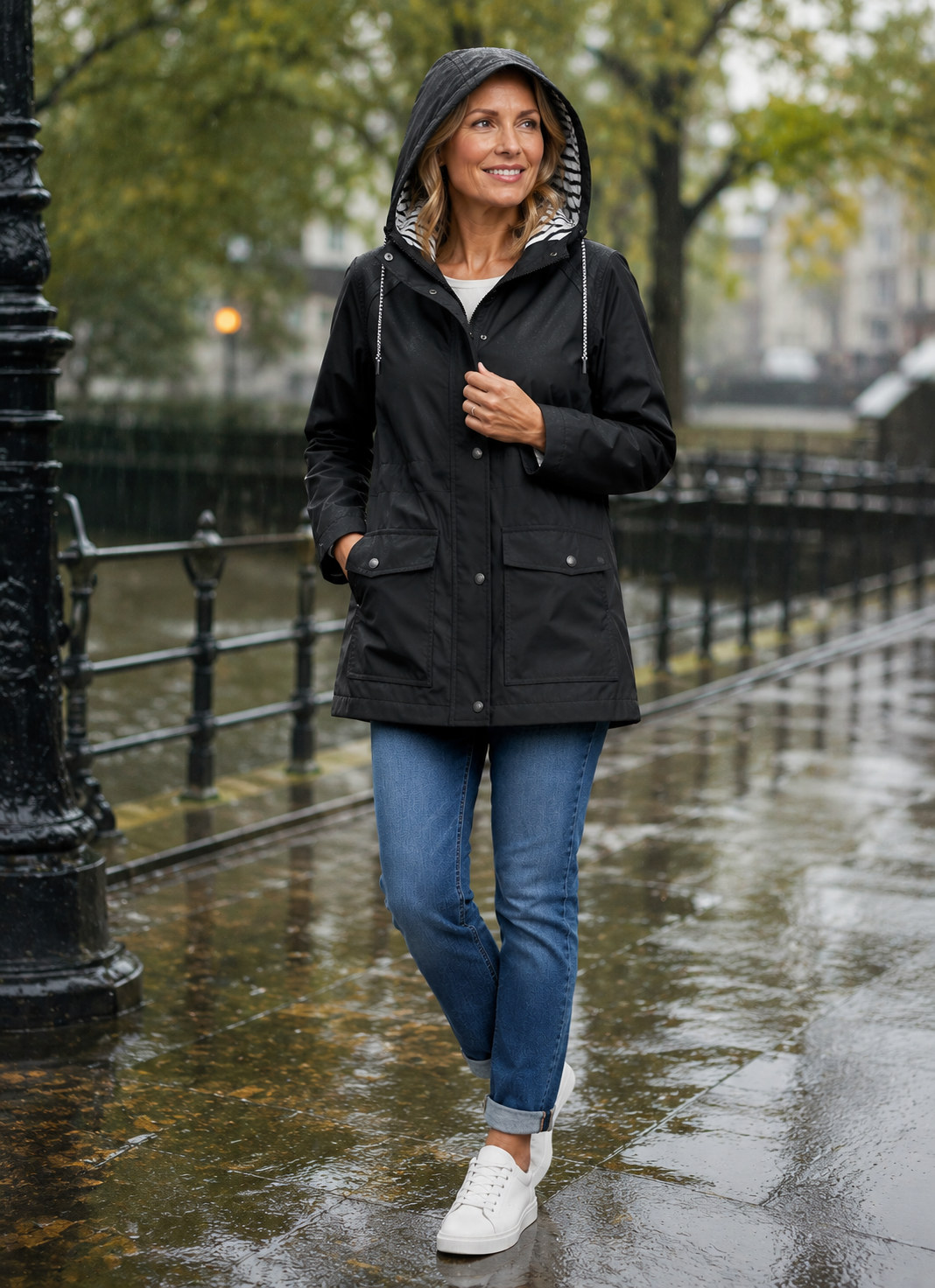 Women's Lightweight Hooded Showerproof Waterproof Jacket